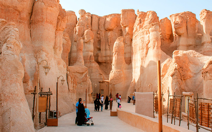 Travelling to Saudi Arabia: 7 Things to Keep in Mind