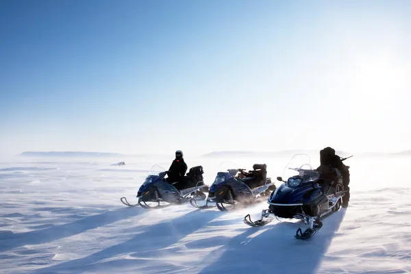 How to Choose the Best Guided Snowmobile Tour