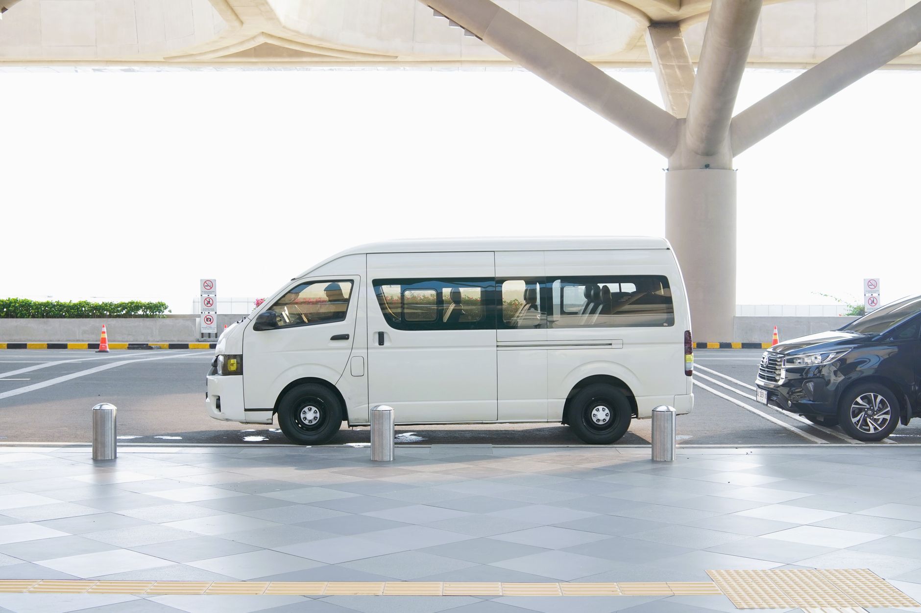 Burbank Airport terminal: Best Simple Travel Experience