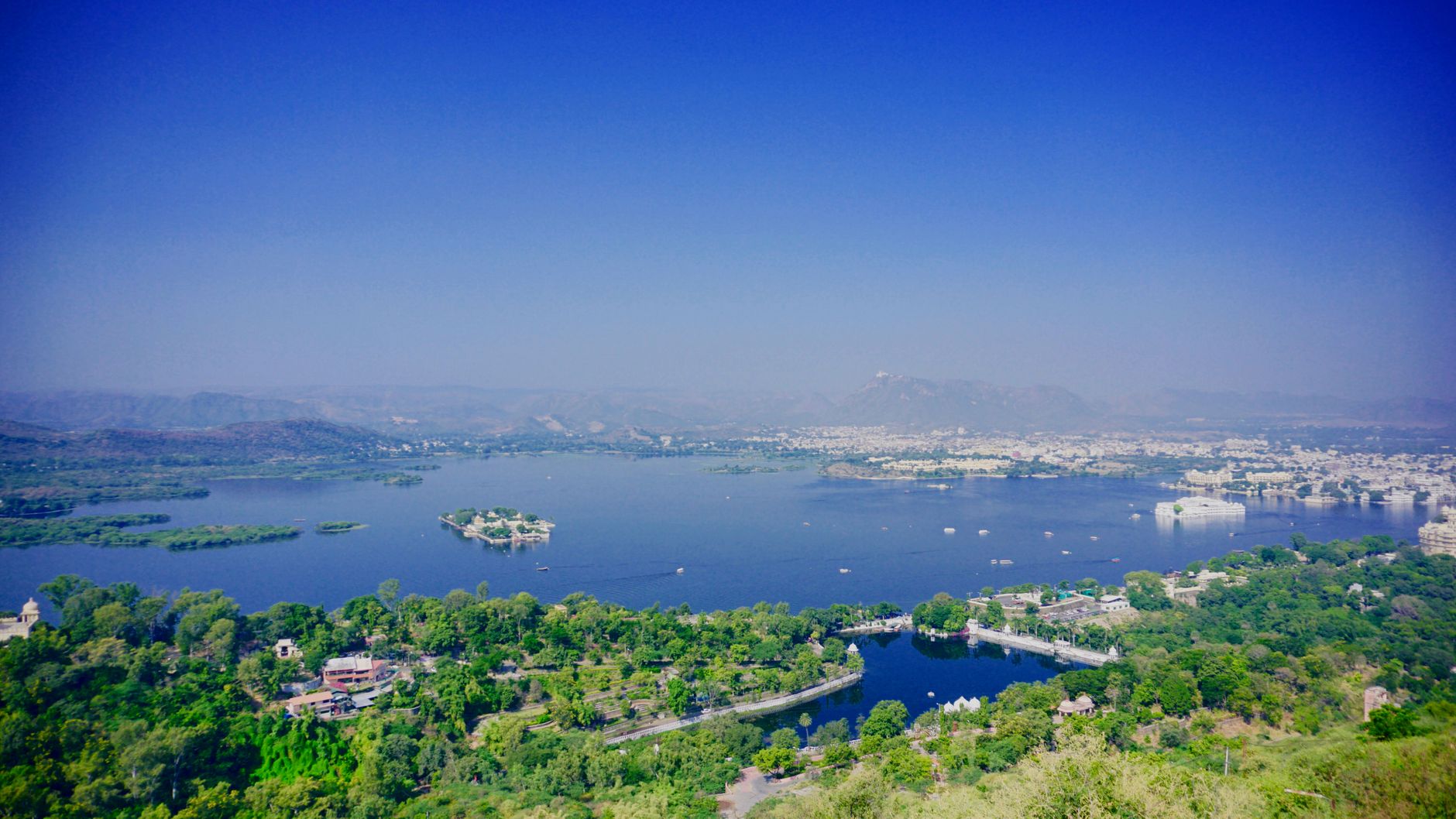 Direct flights to Udaipur: Easy travel from Noida and Navi Mumbai